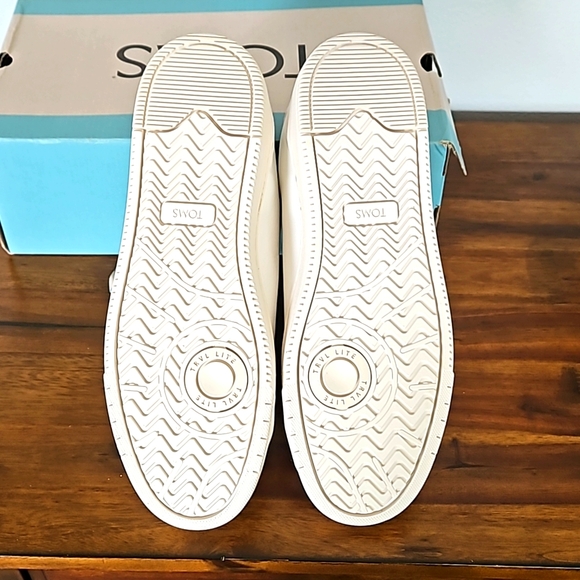 NEW/BOX~TOMS Travel Lite 2.0 Leather Sneakers - Picture 4 of 5